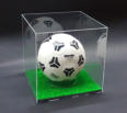 Teca in plexiglass per pallone da calcio con erba sintetica